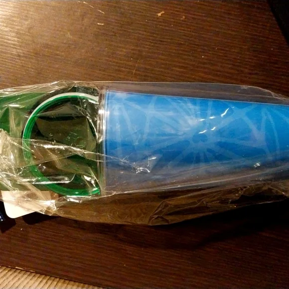 Starbucks Gift Pack, ColdBrew Coffee Mix ( Collectors Item) - Picture 3 of 8